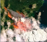  ?? Picture: Copernicus Sentinel Imagery ?? This satellite image shows wildfires burning across Australia