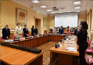  ??  ?? A l’occasion de cette reprise des séances publiques, le conseil communal a rendu hommage à la baronne Elizabeth-Ann de Massy, décédée le  juin dernier. (Photo Mairie de Monaco)