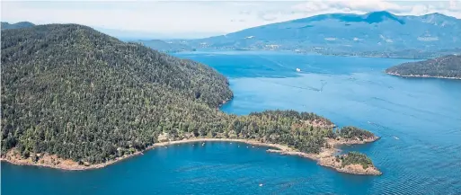  ?? EDGAR BULLON ISTOCK ?? An aerial view of Bowen Island, a getaway within Átl’ka7tsem/Howe Sound, Canada’s newest biosphere. The area received the designatio­n in September.