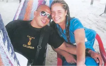  ??  ?? PAREJA. Julissa Ramírez junto a su esposo Elvin Alexander Rivera quien resultó herido.