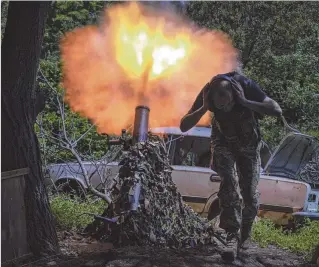  ?? EFREM LUKATSKY/ASSOCIATED PRESS ?? A Ukrainian soldier fires a mortar last week at Russian positions on the front line near Bakhmut, Donetsk region, Ukraine.