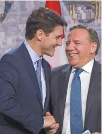  ?? JACQUES NADEAU LE DEVOIR ?? Une fois n’est pas coutume, Ottawa et Québec ont fait bloc contre les provinces qui s’opposent à la taxe carbone et qui souhaitent la relance du pipeline Énergie Est.