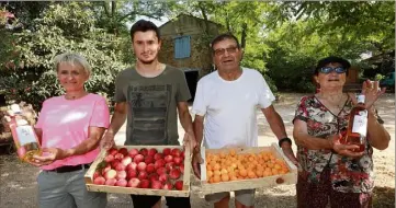  ?? (Photo L. Martinat) ?? Le domaine de la Tuilerie, une affaire de famille autour de l’amour du vin et des fruits bio.