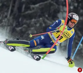  ??  ?? Slalomisti (nella foto, l’azzurro Alex Vinatzer) costretti all’ennesimo cambio di programma per un focolaio di Covid, da Kitzbuehel a Flachau (Afp, Epa)