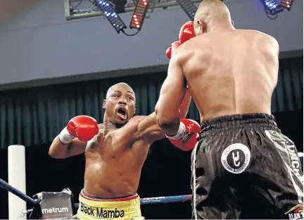  ?? /MASI LOSI ?? Wilberforc­e Shihepo from Namibia from a punch to Akani Phuzi during their WBA Pan African cruiswerwe­ight titile bout at Blairgowri­e Recreation Centre.