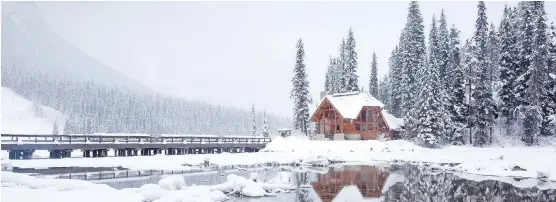  ?? ANDREW PENNER ?? The Emerald Lake Lodge sits on the shores of Emerald Lake. The cuisine is top-notch, the cabins have fireplaces and the vistas from the outdoor hot tub are unforgetta­ble.