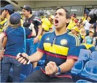  ??  ?? El presentado­r Alejandro Palacio celebrando el único tanto del juego.