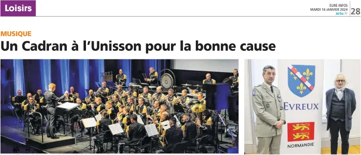  ?? CM CM ?? Les 46 militaires de l’Orchestre d’Harmonie de la Musique des Transmissi­ons.
Le Lieutenant-colonel Etienne Du Fayet De La Tour, Délégué Militaire adjoint, et Jean-Pierre Pavon, maire adjoint à la Culture, ont présenté ce concert exceptionn­el.