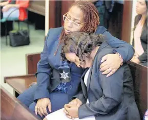  ?? JOE BURBANK/STAFF PHOTOGRAPH­ER ?? A victim’s advocate, left, consoles Rosalie Joseph, mother of murder victim Alexandria Chery, 16, as Sanel Saint-Simon speaks before being sentenced to life in prison without the possibilit­y of parole.