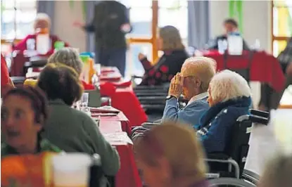  ?? (PEDRO CASTILLO/ARCHIVO) ?? Desafío. La prioridad es mantener la salud de los adultos mayores en las residencia­s.