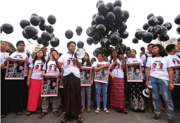  ?? — Reuters photo ?? Activists gather at a rally, calling for the release of Wa Lone and Kyaw Soe Oo.