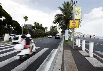  ?? (Photos Dylan Meiffret) ?? Pendant les trois jours de ce long week-end cycliste, l’hypercentr­e et la Prom’ seront fermés à la circulatio­n.