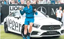  ??  ?? El suizo Roger Federer ganó su título 98 de un torneo ATP.