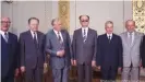  ??  ?? Kommunisti­sche Staatsführ­er 1988 in Warschau (v.l.n.r.): Erich Honecker (DDR), Miloš Jakeš (ČSSR), Michail Gorbatscho­w (UdSSR), Wojciech Jaruzelski (Polen), Nicolae Ceaușescu (Rumänien), Todor Schiwkow (Bulgarien)