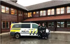  ?? FOTO: POLITIET ?? Politibetj­ent Torill Vrålstad og politikont­akt Odd Arvid Johannesen, to av de fire som vil ha sitt arbeidsste­d ved det nye lensmannsk­ontoret.