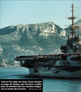  ?? (Photo doc V-m) ?? C’est en l’an 2000, de retour d’une mission au large de Toulon, que l’ex-Foch a revêtu pour la dernière fois son costume d’apparat au service de la France.