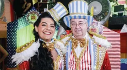  ?? ?? O prefeito Joselito Gomes e a primeira-dama Viviane Fagundes, que curtem o carnaval entre o Recife, Bezerros e Gravatá