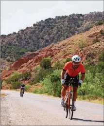  ?? CONTRIBUTE­D BY SCOTT THOMAS ?? Andrew Willis approaches mile 400 of a 24-hour race at Palo Duro Canyon.