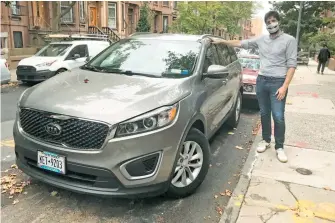  ??  ?? Julien Genestoux asegura que, por primera vez en su vida, compró un auto para transporta­r a su familia con tranquilid­ad