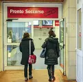  ??  ?? L’ingresso del pronto soccorso dell’ospedale pediatrico Meyer, dove il bambino di Cascina è stato portato venerdì sera