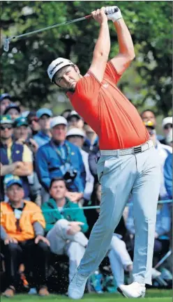  ??  ?? A TOPE. Jon Rahm fue protagonis­ta en la jornada final del Masters.