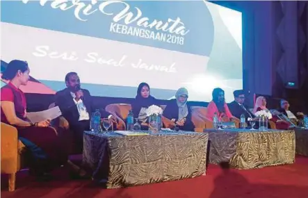  ??  ?? Panel persidanga­n ‘Wanita Harapan Negara’