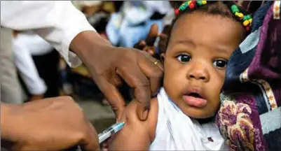  ?? PIC: REDCAREHMO.COM ?? Child being immunised