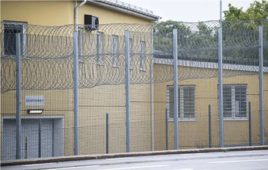  ?? BILD: FREDRIK SANDBERG/TT ?? Fängelse. Kommer den kraftiga fängelseut­byggnaden ge utrymme till vård eller blir det bara förvaring?