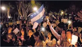  ?? AP ?? Los manifestan­tes siguen en la calle pidiendo respuestas por los 29 fallecidos.