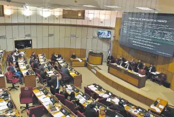  ??  ?? Amplio debate hubo ayer en la Cámara de Senadores sobre diversos proyectos de impuestos.