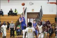  ?? ERIC BONZAR — THE MORNING JOURNAL ?? Open Door’s Carter Wright (10) tosses up a floater over the John Hay defenders.