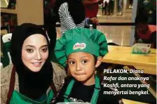  ??  ?? PELAKON, Diana Rafar dan anaknya Kashfi, antara yang menyertai bengkel.