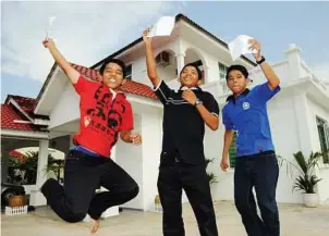  ??  ?? Jumping for joy: (From left) Abdul Rahim, Abdullah Romli and Abdul Razak celebratin­g their results at their home in Taman Peruda Utama, Sungai Petani, yesterday.