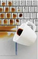  ?? Foto: 123rf/pakete ?? Kaffee beschädigt die Tastatur. Und nun?
