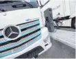  ?? FOTO: MARIJAN MURAT/DPA ?? Mercedes-Benz eActros: Über einen Börsengang von Daimlers Lastwagens­parte war schon lange spekuliert worden. Nun holt der Stuttgarte­r Konzern zum ganz großen Rundumschl­ag aus.