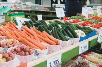  ?? ANNIK MH DE CARUFEL LE DEVOIR ?? Nous avons collective­ment décidé que nous n’allions pas réguler le prix des denrées, ce sont les marchés qui s’en occupent...