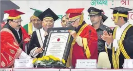  ?? ASHOK DUTTA/HT PHOTO ?? UP governor Ram Naik conferring honorary D Litt degree on Samajwadi Party chief Mulayam Singh Yadav on Tuesday.