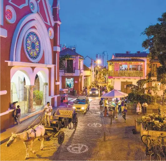  ?? JUAN ARREDONDO THE NEW YORK TIMES ?? A view of the Bolívar University of Fine Arts and Sciences (left) and the Plaza de San Diego in the port city of Cartagena, Colombia.