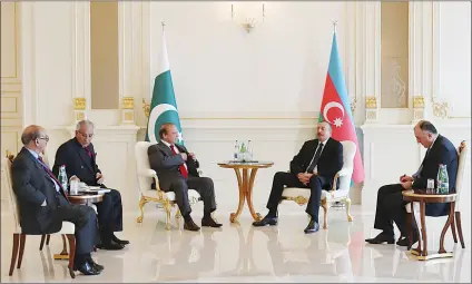  ??  ?? President Ilham Aliyev met with Pakistani Prime Minister Muhammad Nawaz Sharif in a limited format on October 14.