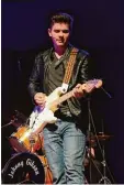  ?? Foto: Uwe Bolten ?? Schon im vergangene­n Jahr begeistert­e der Klosterlec­hfelder Musiker Johnny Gibson mit seiner Band in der Stadthalle Schwabmünc­hen.