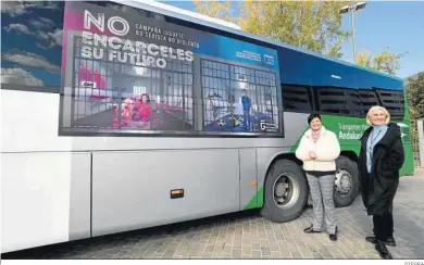  ?? DIPGRA ?? Presentaci­ón de la campaña ‘No encarceles su futuro’ en varios autobuses de la provincia.