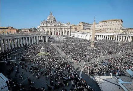 ?? AP ?? Faithful gather prior to a canonisati­on ceremony in St Peter’s Square at the Vatican yesterday.