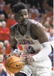  ?? Rick Scuteri / Associated Press ?? Deandre Ayton made 9 of 11 shots in scoring 20 points against Cal on Wednesday.