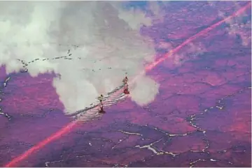  ?? Picture: NABILA WISSANJI ?? LANDSCAPE AMATEUR WINNER Walking on clouds: two women are captured carrying firewood as they cross Lake Magadi in Kenya.