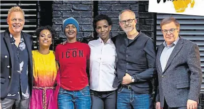  ??  ?? „Wüstenblum­e“, das Leading Team des Musicals in St. Gallen: Hit-Komponist Uwe Fahrenkrog-Petersen, Naomi Simmonds (spielt die junge Dirie), Waris Dirie, Kerry Jean (spielt die erwachsene Waris Dirie), Drehbuch-Autor Gil Mehmert und Direktor Werner Signer (v. li.).