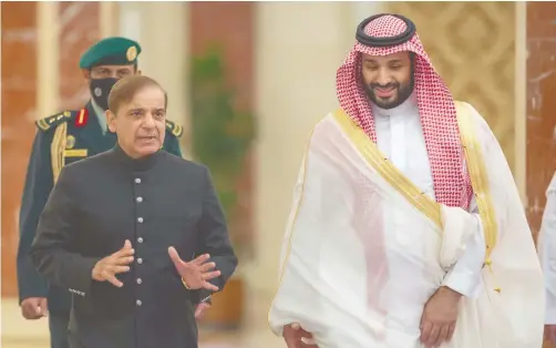  ?? SAUDI ROYAL PALACE / VIA AFP-JIJI ?? Saudi Arabian Crown Prince Mohammed Bin Salman (right) welcomes Pakistani Prime Minister Shehbaz Sharif in Jeddah on Saturday.