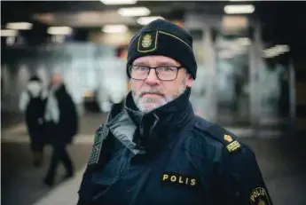  ?? FOTO: ERIK LEJDELIN ?? Magnus Nilsson, kommunpoli­s i Järfälla och Upplands-Bro, tror att visitation­szoner kan komma till användning.