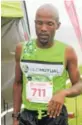  ?? Picture: AMANDA NANO ?? BUFFS CHAMPIONS: Ann Ashworth and Luthando Hejana came in first in the women and men's category respective­ly at the 42.1km Buffs Marathon on Sunday