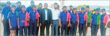  ?? ?? The chief with Siddik Patel who is running the filling station and staff that has been employed for the kiosk and to be petrol attendants.