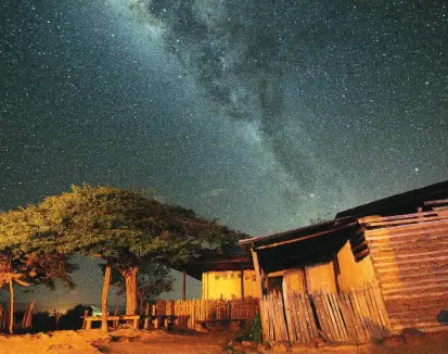  ?? FOTO NAVICORE ?? Una Leónida brillante. Para los aficionado­s a la fotografía constituye­n un buen reto captar estos bólidos más brillantes. La cita es para hoy en la noche.